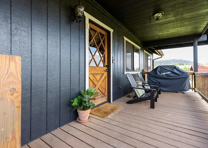 'whispering Hollow Lodge' On Main St! Greer