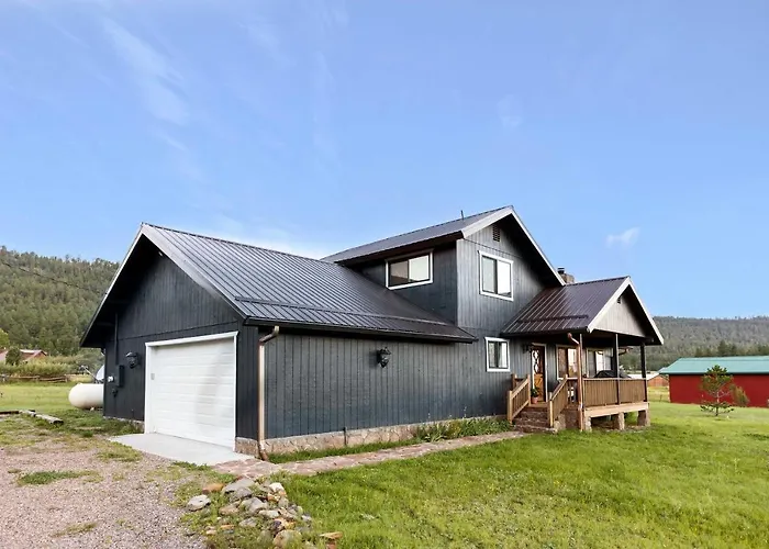 'whispering Hollow Lodge' On Main St! Holiday home *