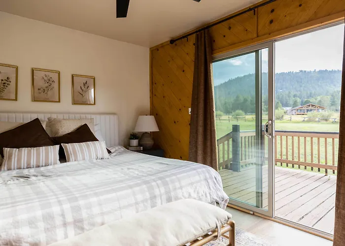 Holiday home 'whispering Hollow Lodge' On Main St! Greer