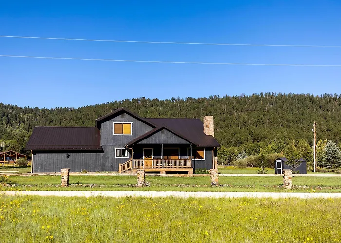 'whispering Hollow Lodge' On Main St! Holiday home *
