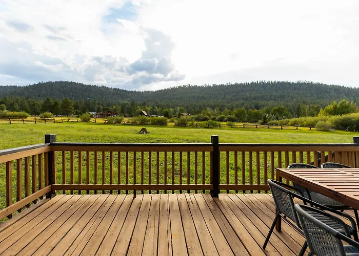 'whispering Hollow Lodge' On Main St! Holiday home *