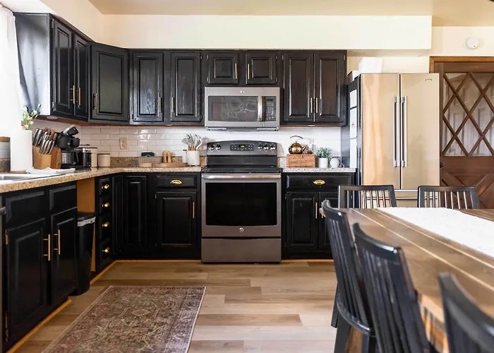 Holiday home 'whispering Hollow Lodge' On Main St! *