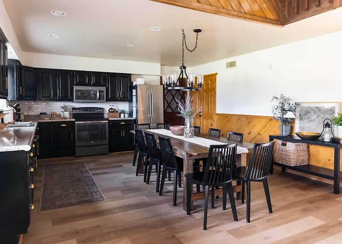 Holiday home 'whispering Hollow Lodge' On Main St! Greer